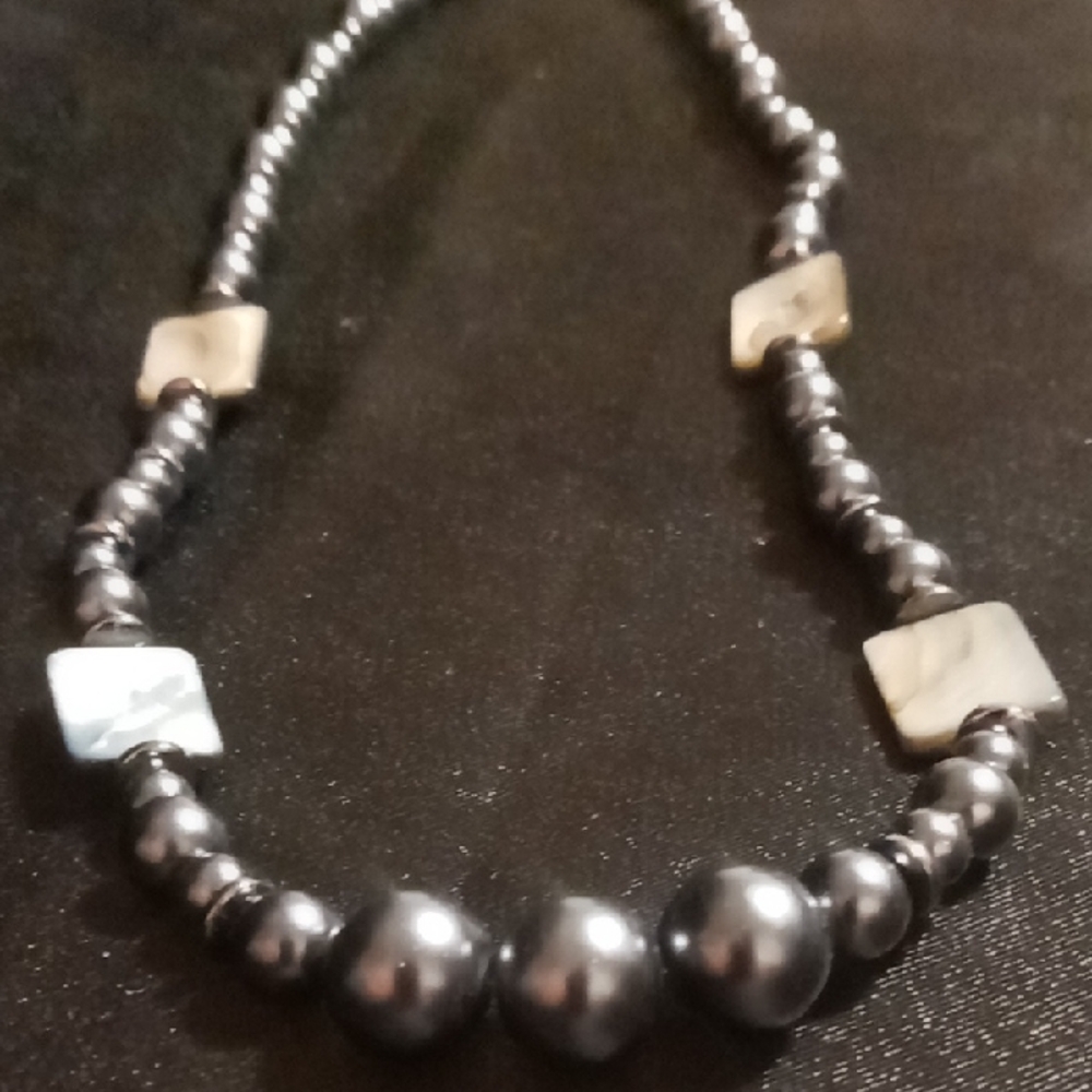 Elegant Black graduated faux Pearl & abalone shell  Necklace. 20 in long